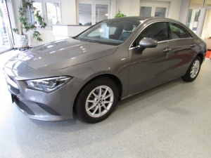 Mercedes-Benz CLA 200 d AHK-Panodach-Distronic-LED-KeylessGo-