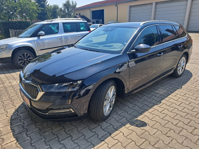 Skoda Octavia Combi 2,0 TDI Stahei*Pano*LED*Navi*AHK*HuD*