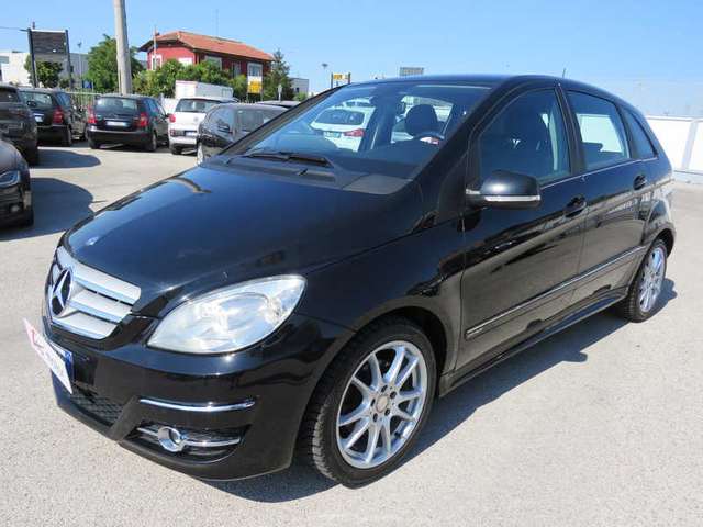 Mercedes-Benz B 200