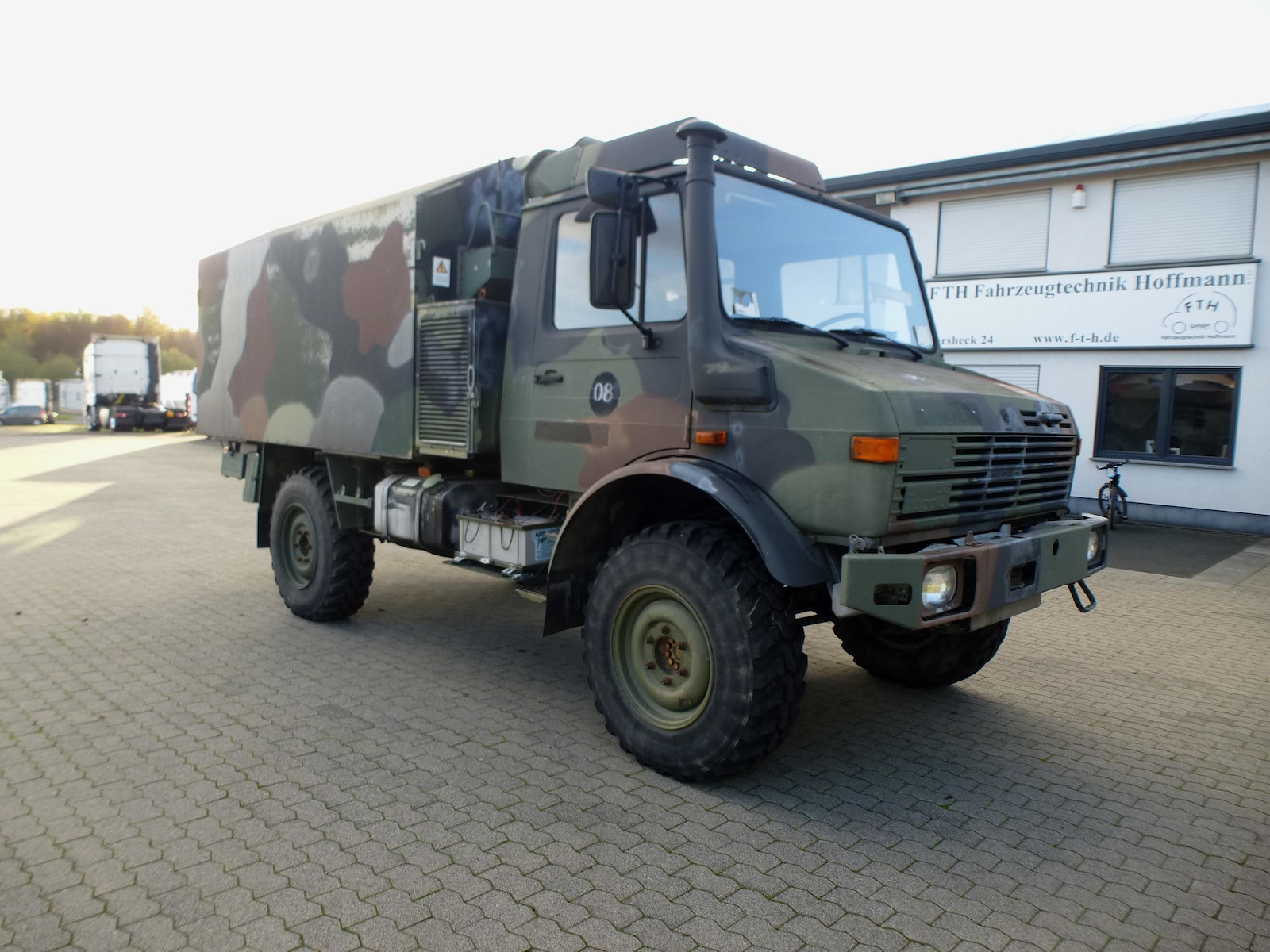 Unimog U 1300 L Funk Koffer