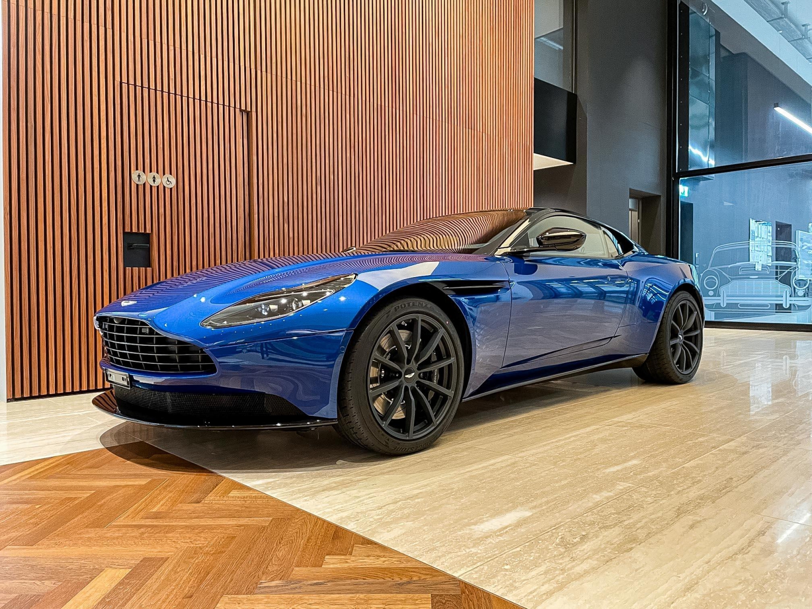 Aston Martin DB11