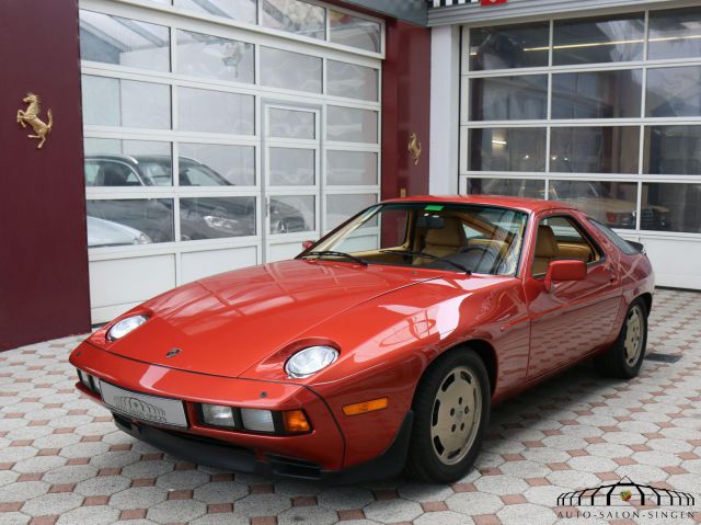 Porsche 928