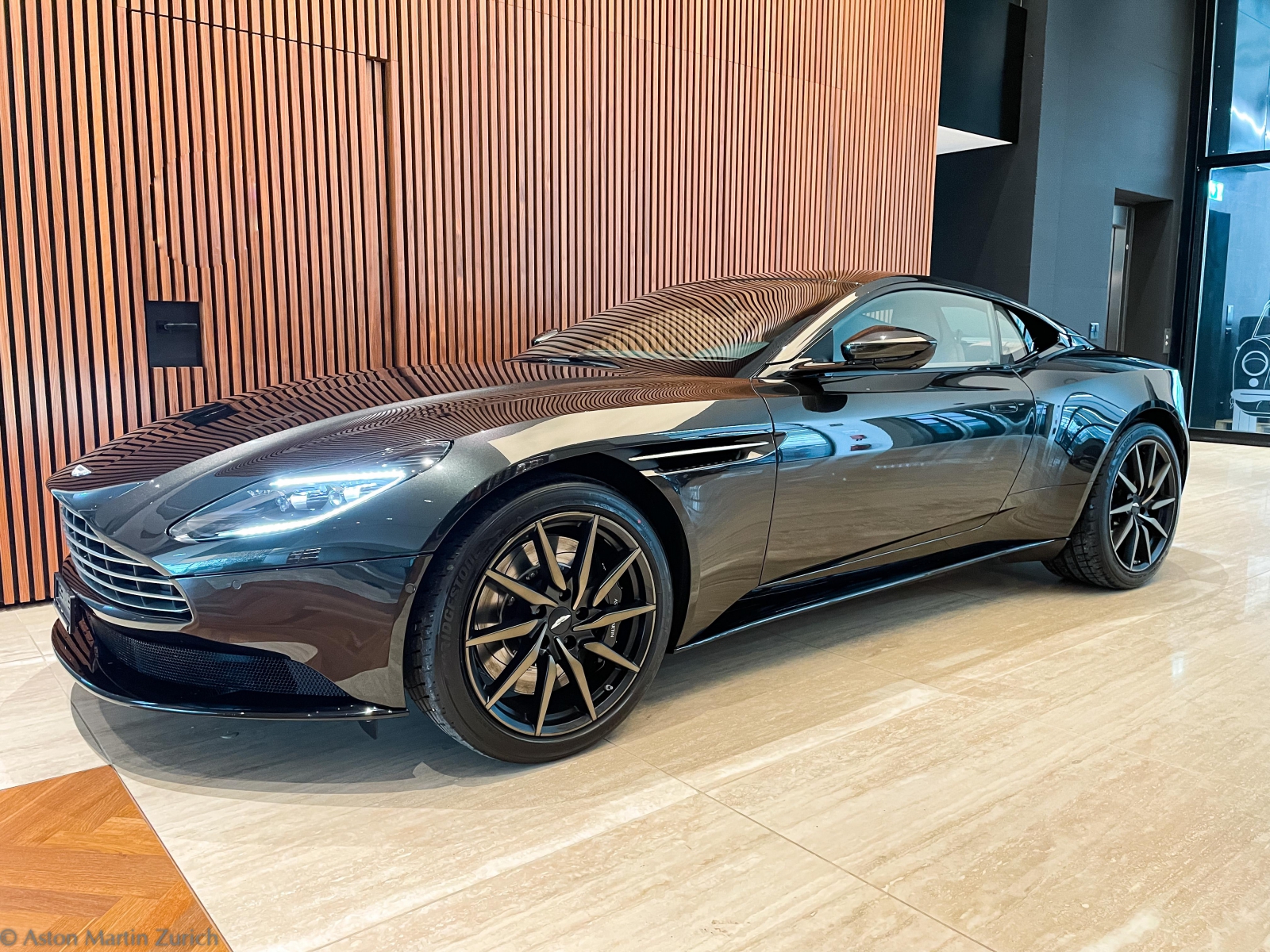 Aston Martin DB11