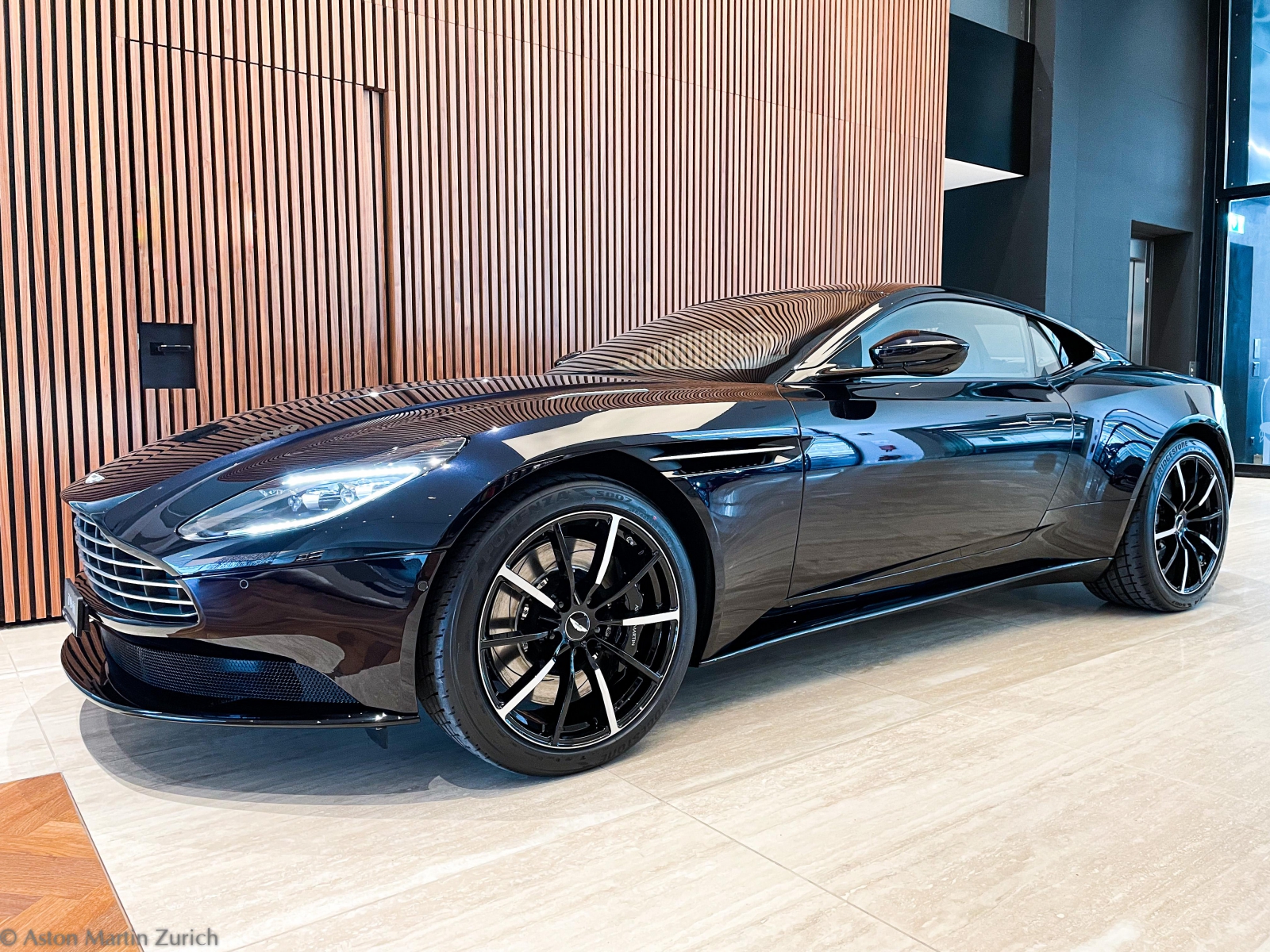 Aston Martin DB11