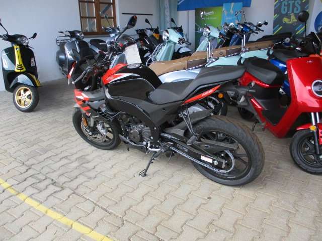 Aprilia Tuono 125 schwarz Aprilia E5 Lagerfahrzeug