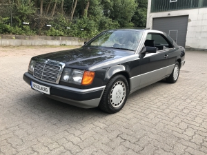 Mercedes-Benz 230 CE Coupe Schwarz Schwarz