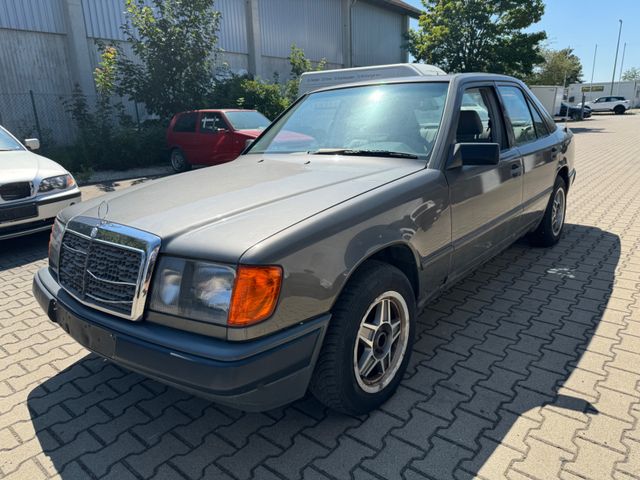 Mercedes-Benz 230