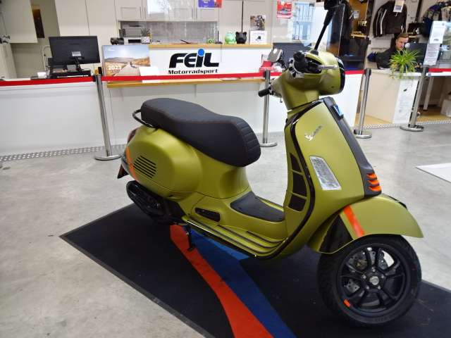 Vespa GTS Super Sport 125 E5 grün - Neufahrzeug