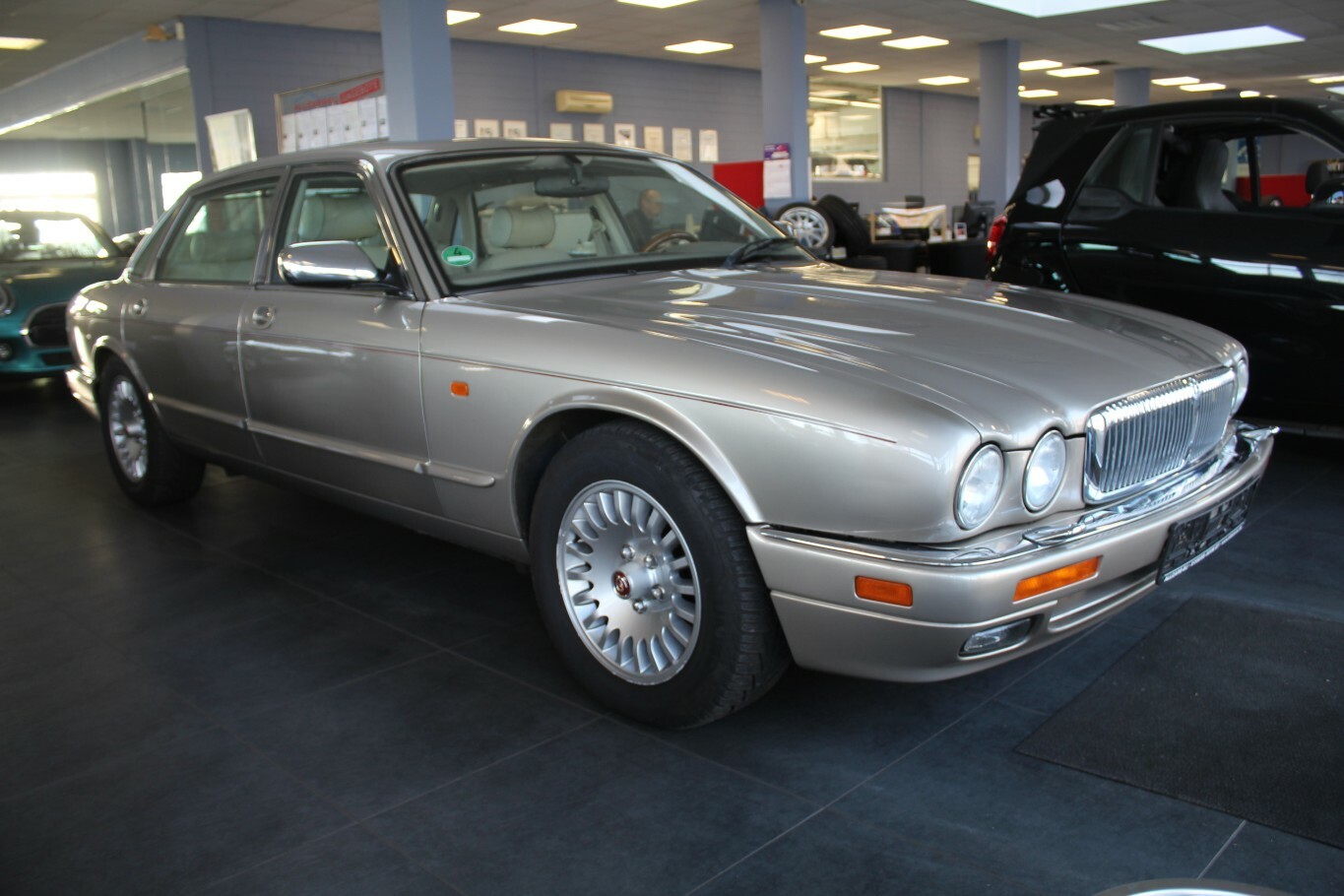 Jaguar XJ