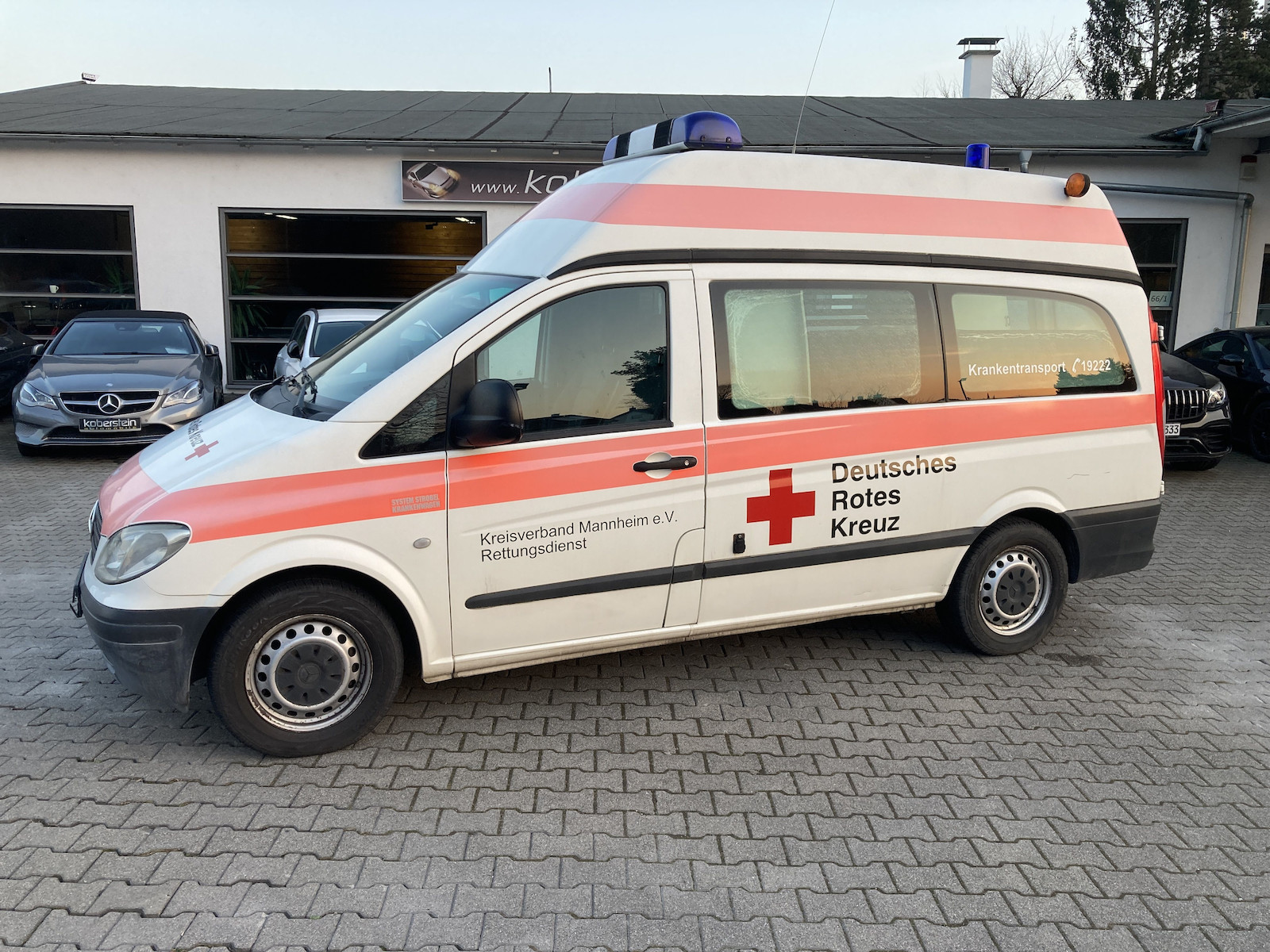 Mercedes-Benz Vito Lang Krankenwagen / Rettungswagen