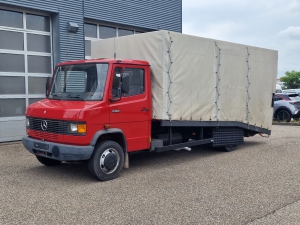 Mercedes-Benz 811D Autotransporter mit Luftfederung