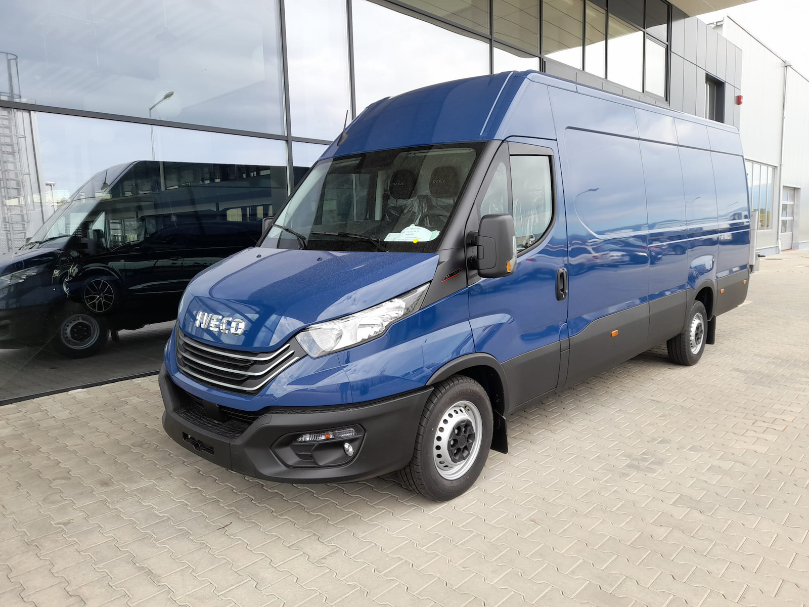 Iveco Daily 35S18H V AUTOFURGON Clima Pilot DAB