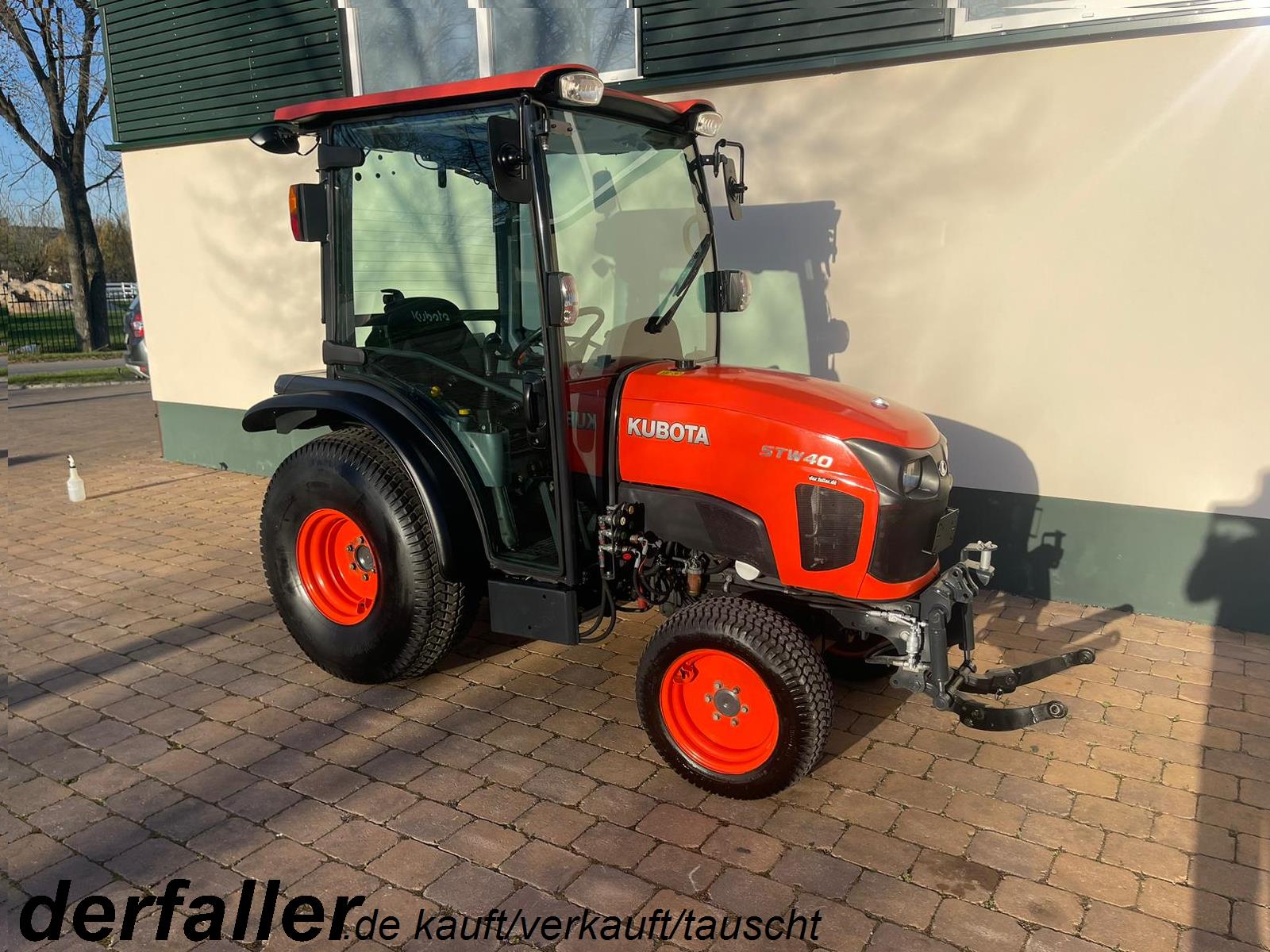 Kubota STW40 Allrad Schlepper und Bahnplaner