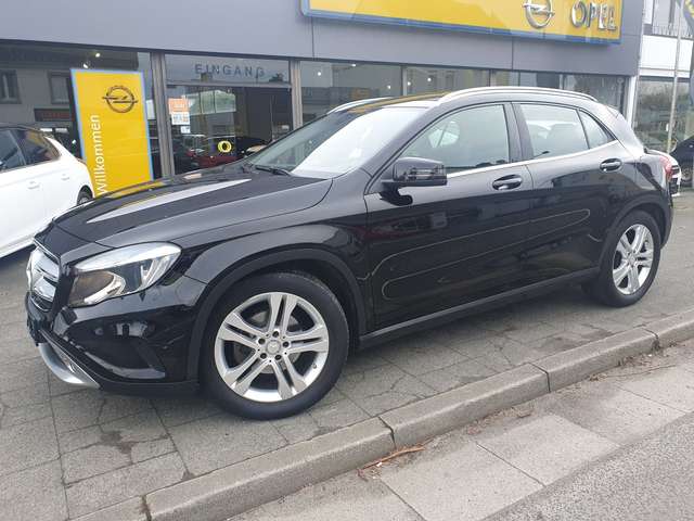 Mercedes-Benz GLA 220