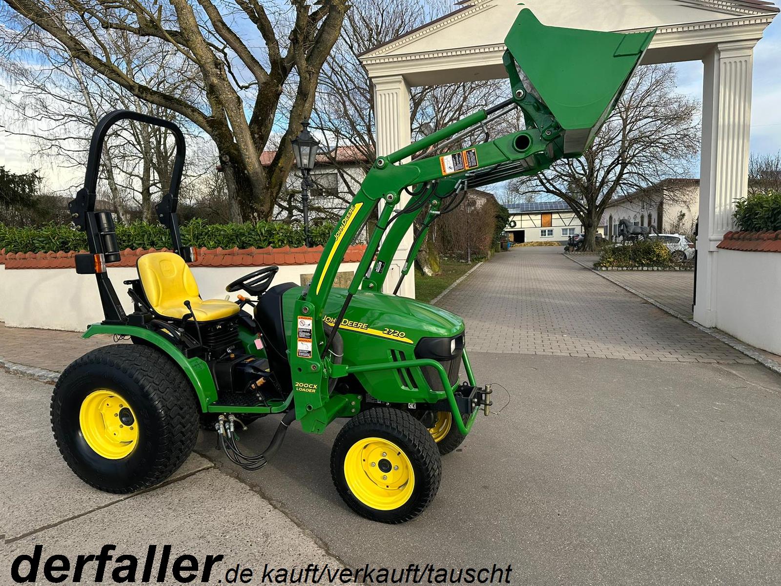 John-Deere 2720 mit Frontlader