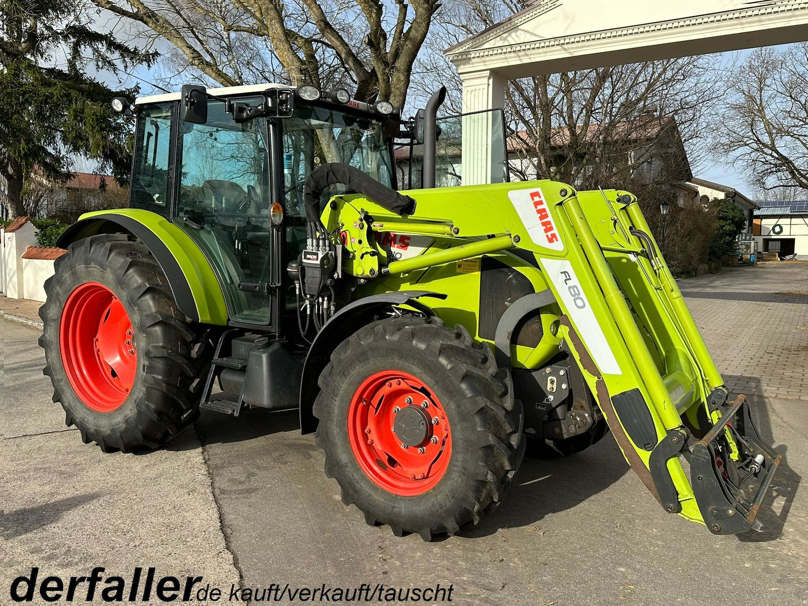 Claas Axos 310 mit Frontlader FL80