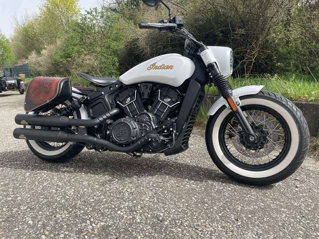 Indian Scout Bobber Sixty White Cloud