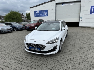 Ford Focus Vignale 1,5 TDCI Aut Navi LED ACC P-Dach Leder Kamera E6