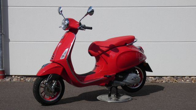 Vespa Primavera 125 E5 RED