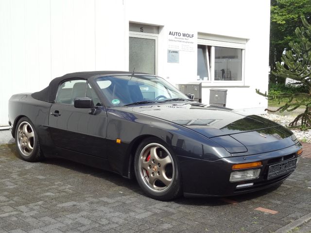 Porsche 944