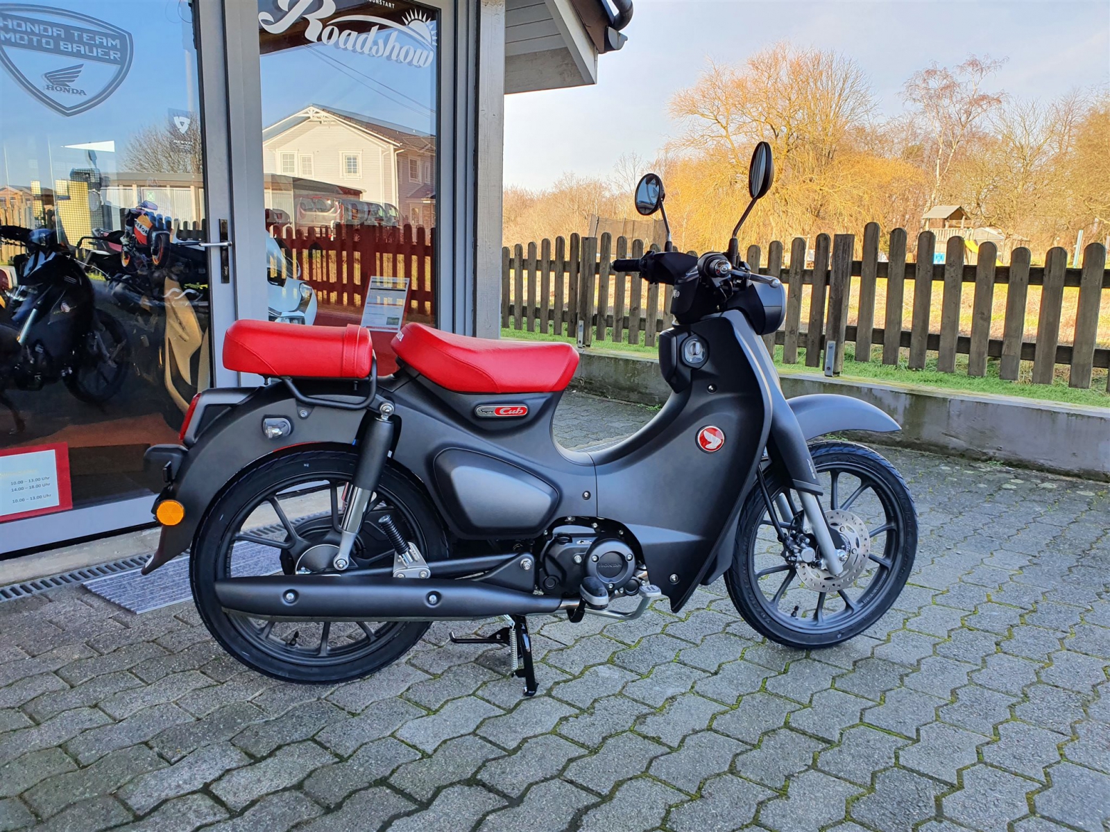 Honda Super Cub C 125, Neufahrzeug auf Lager