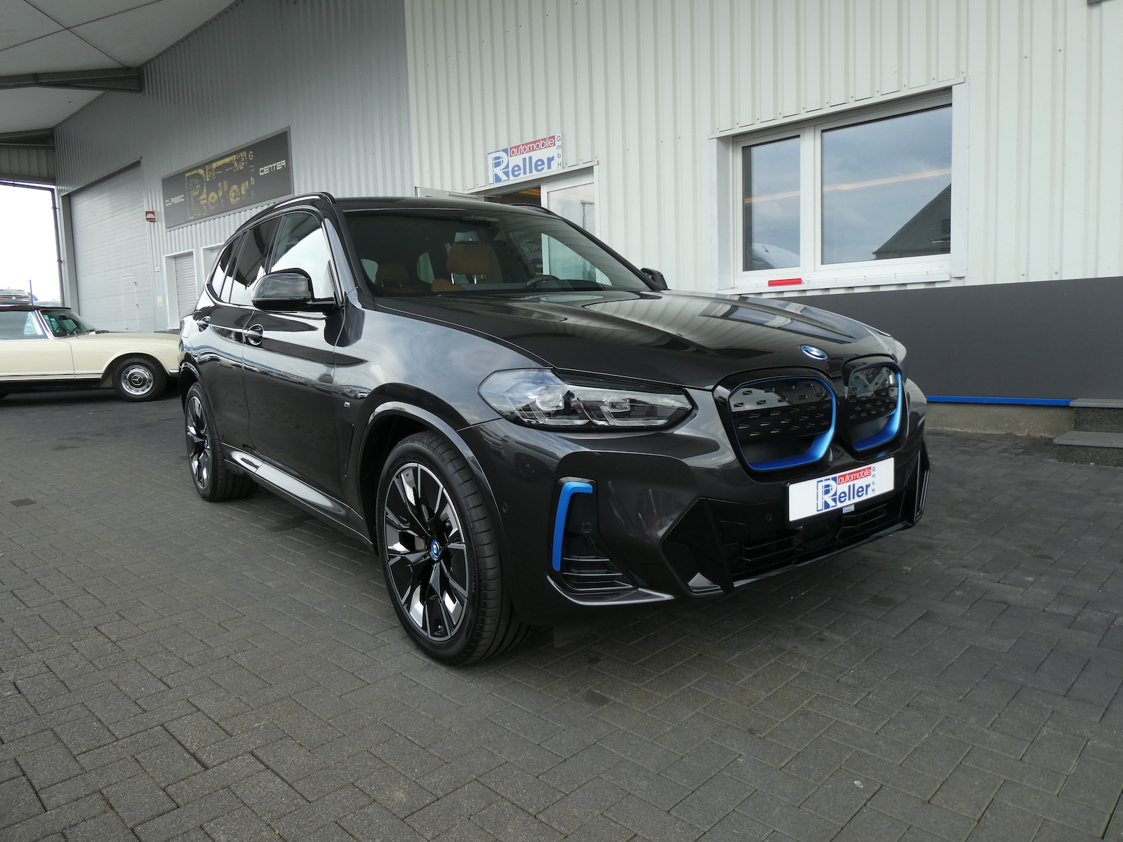 BMW iX3