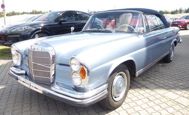 Mercedes-Benz 220