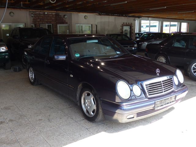 Mercedes-Benz E 230