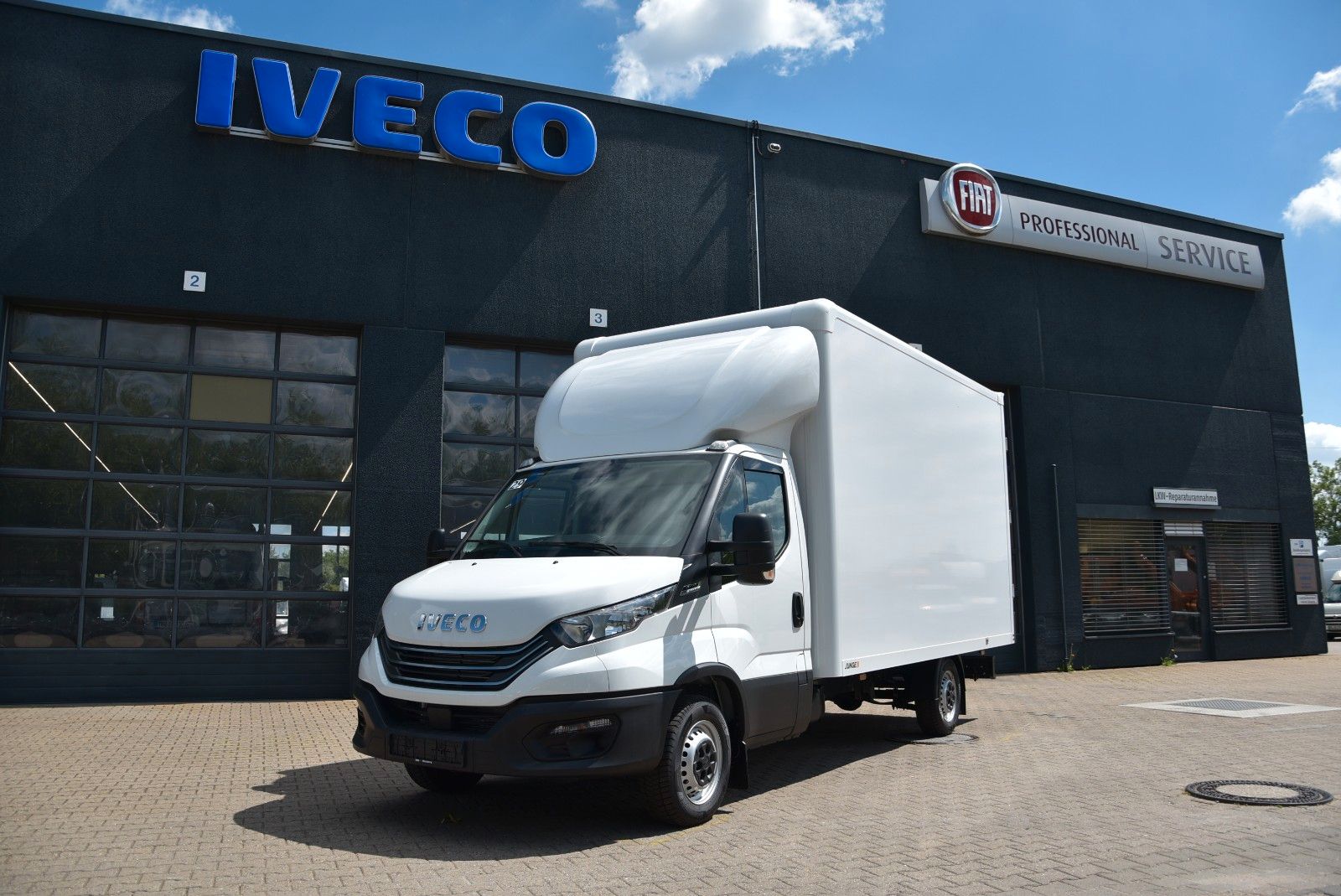 Iveco Daily 35S14A8-P Möbel-Koffer JUNGE Hi-Matic