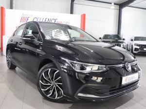 VW Golf VIII 1.5 TSI FIRST EDITION / PANORAMA / 1A