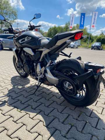 Honda CB 1000 CB1000RA mit SW Sturzpads nur 2866km