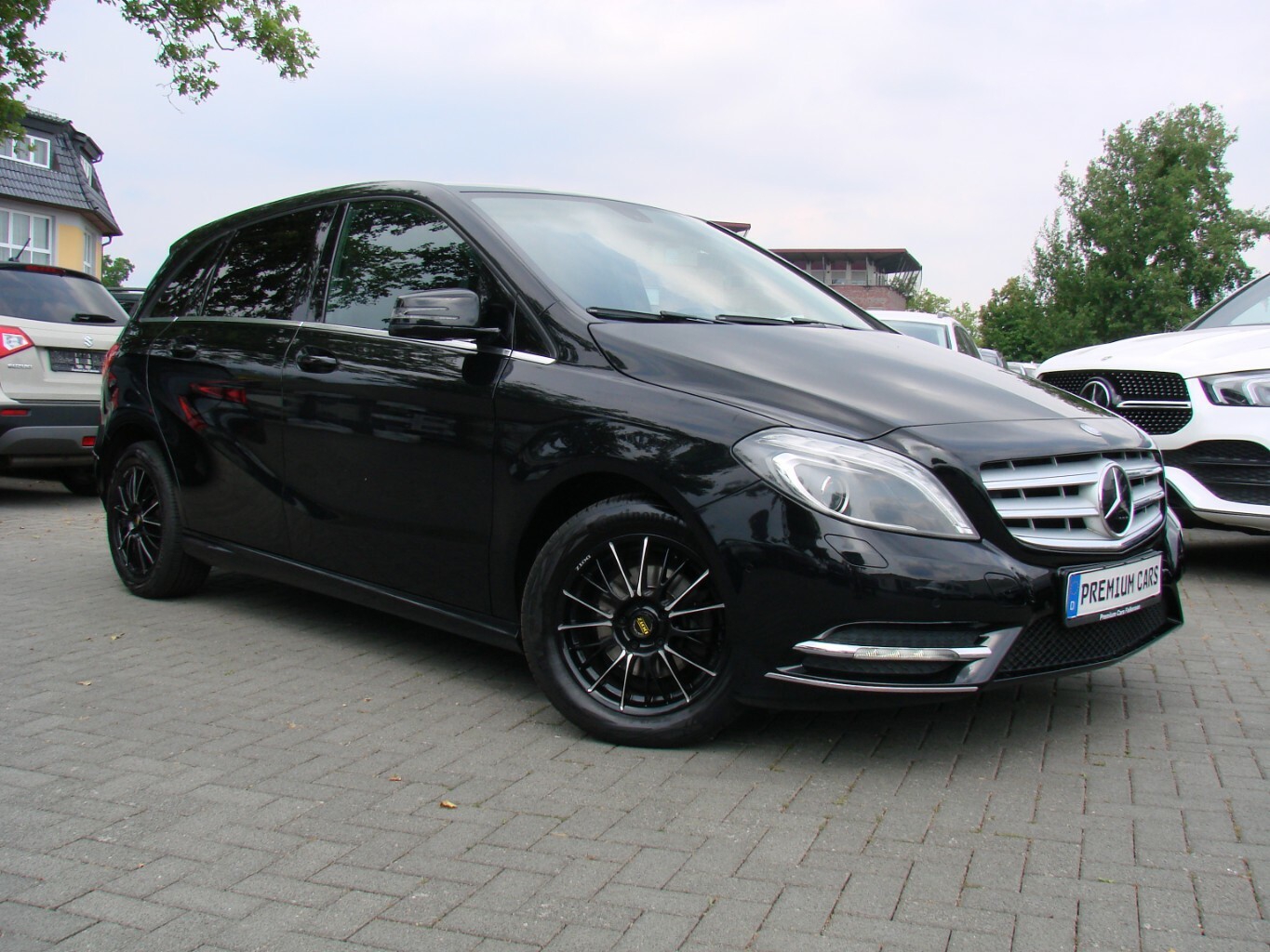 Mercedes-Benz B 180