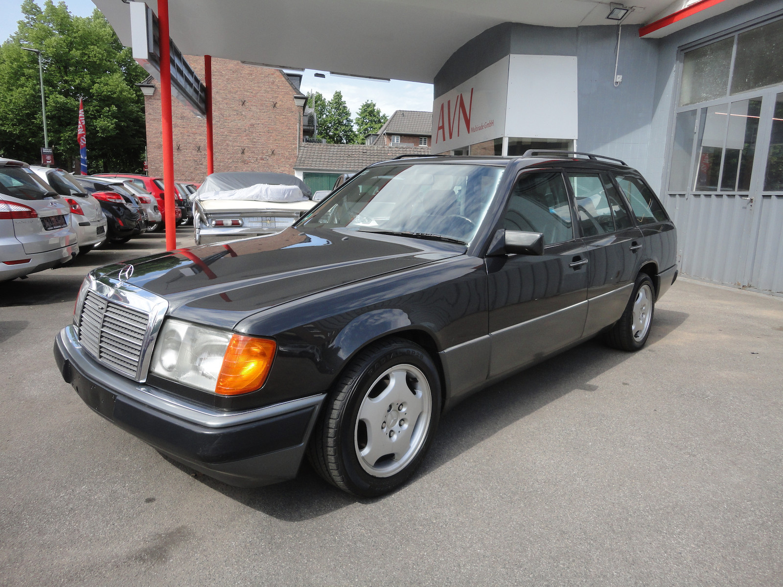 Mercedes-Benz E 230