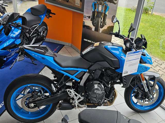 Suzuki GSX 8S Kurzes Heck und Scheibe