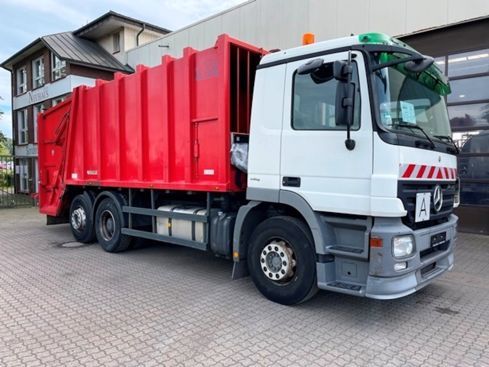 Mercedes-Benz 2532 Actros Haller X2C M 22 Zöller 2301