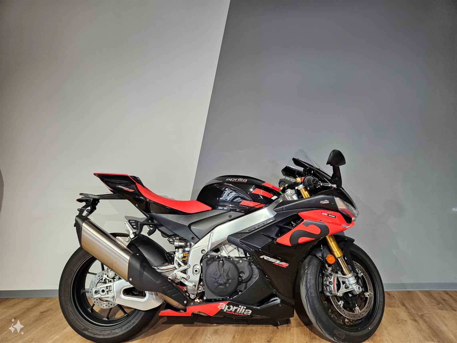 Aprilia RSV4 1100 Factory