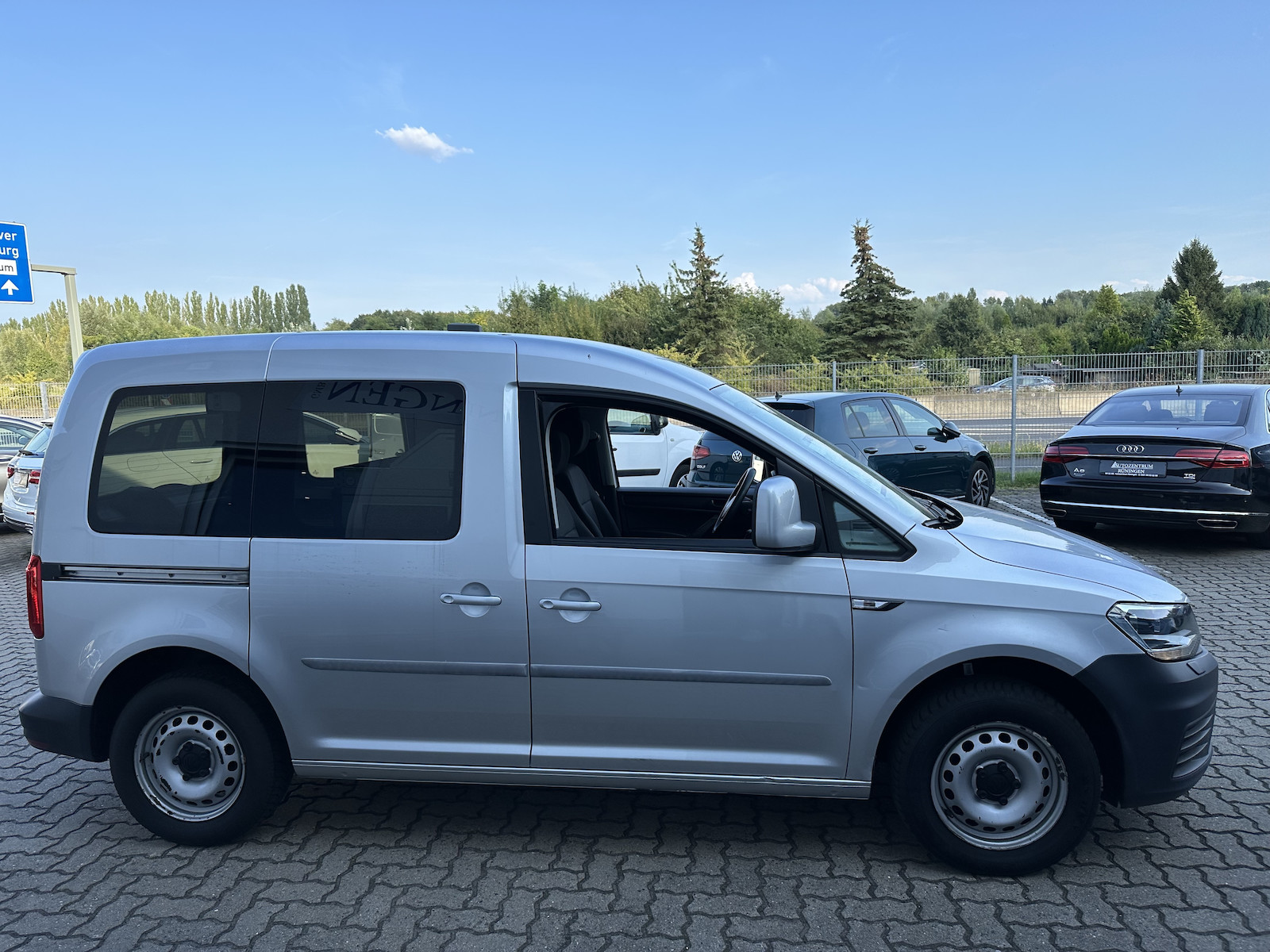 Volkswagen Caddy Kaste*NAVI*REGALEINBAUTEN*