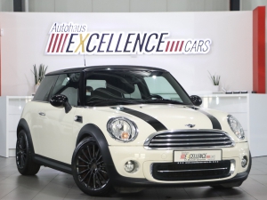 MINI Cooper 1.6 PEPPER WHITE & BLACK / LEDER / XENON