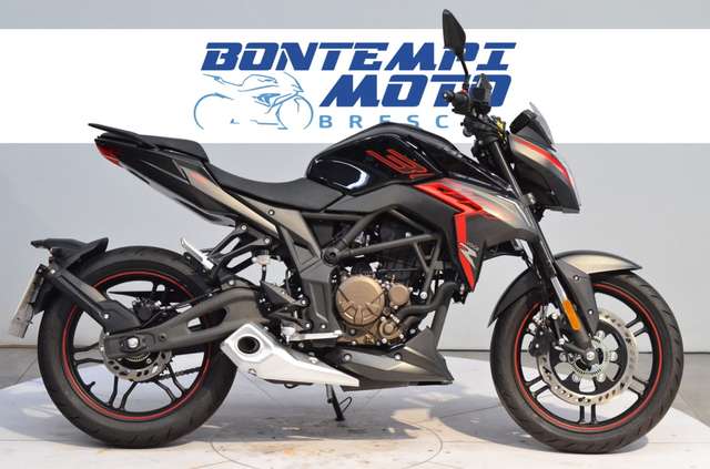 VOGE Sonstige Brivido 300 R 2023 - 200 KM PATENTE A2