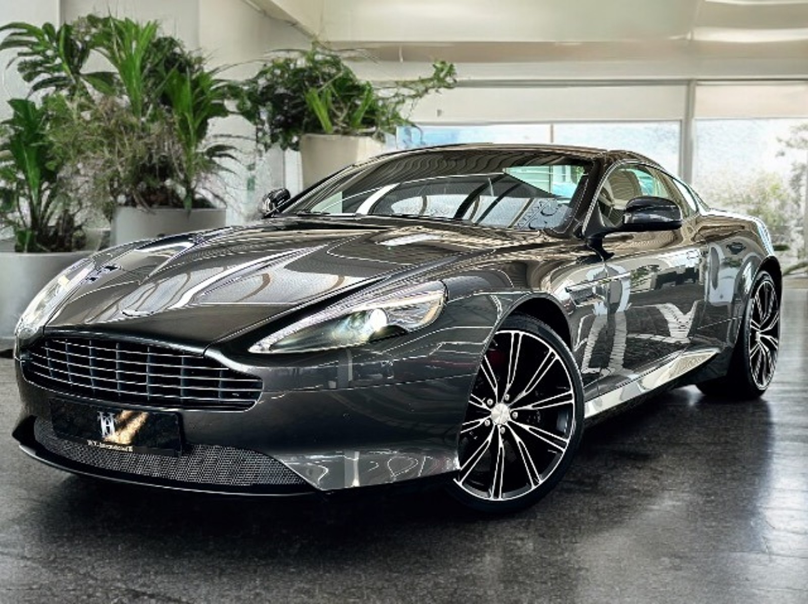 Aston Martin DB9