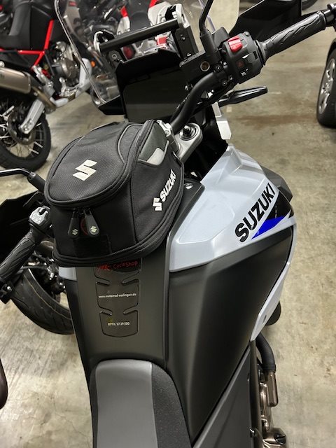 Suzuki V-Strom 1050, Vorführer-Aktion