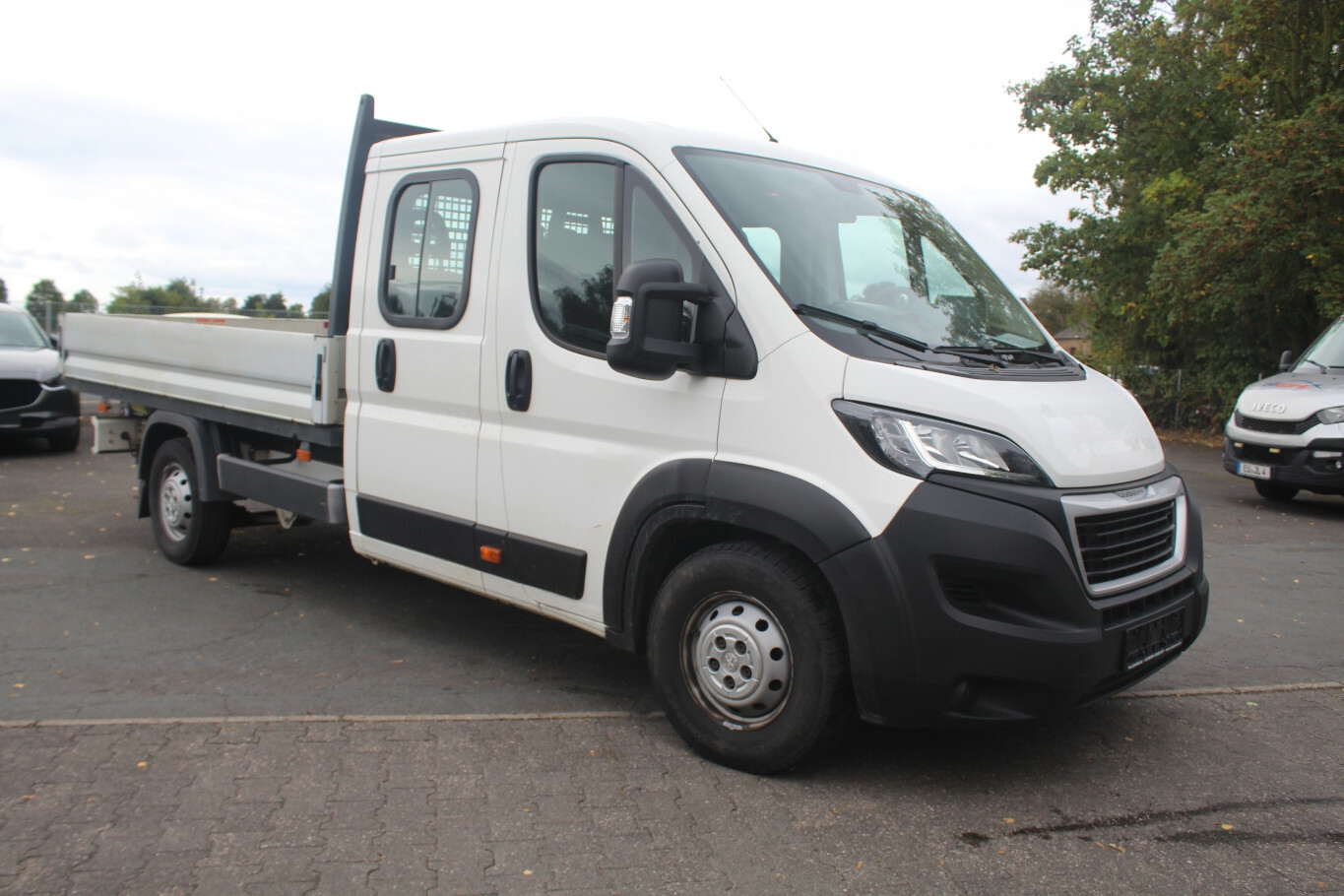 Peugeot Boxer HDi 333 L2H2 Pro - 7-Sitzer - AHK -Navi -