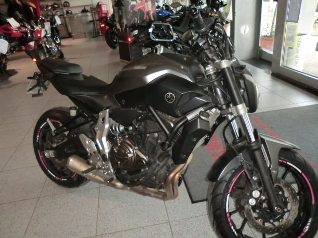 Yamaha MT-07, Reifen, KD und TÜV neu, A2 möglich