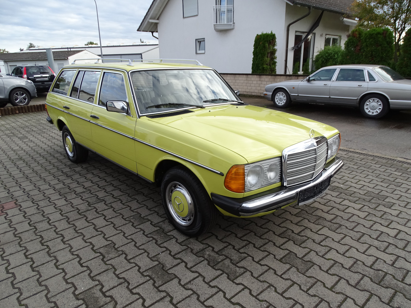 Mercedes-Benz 230