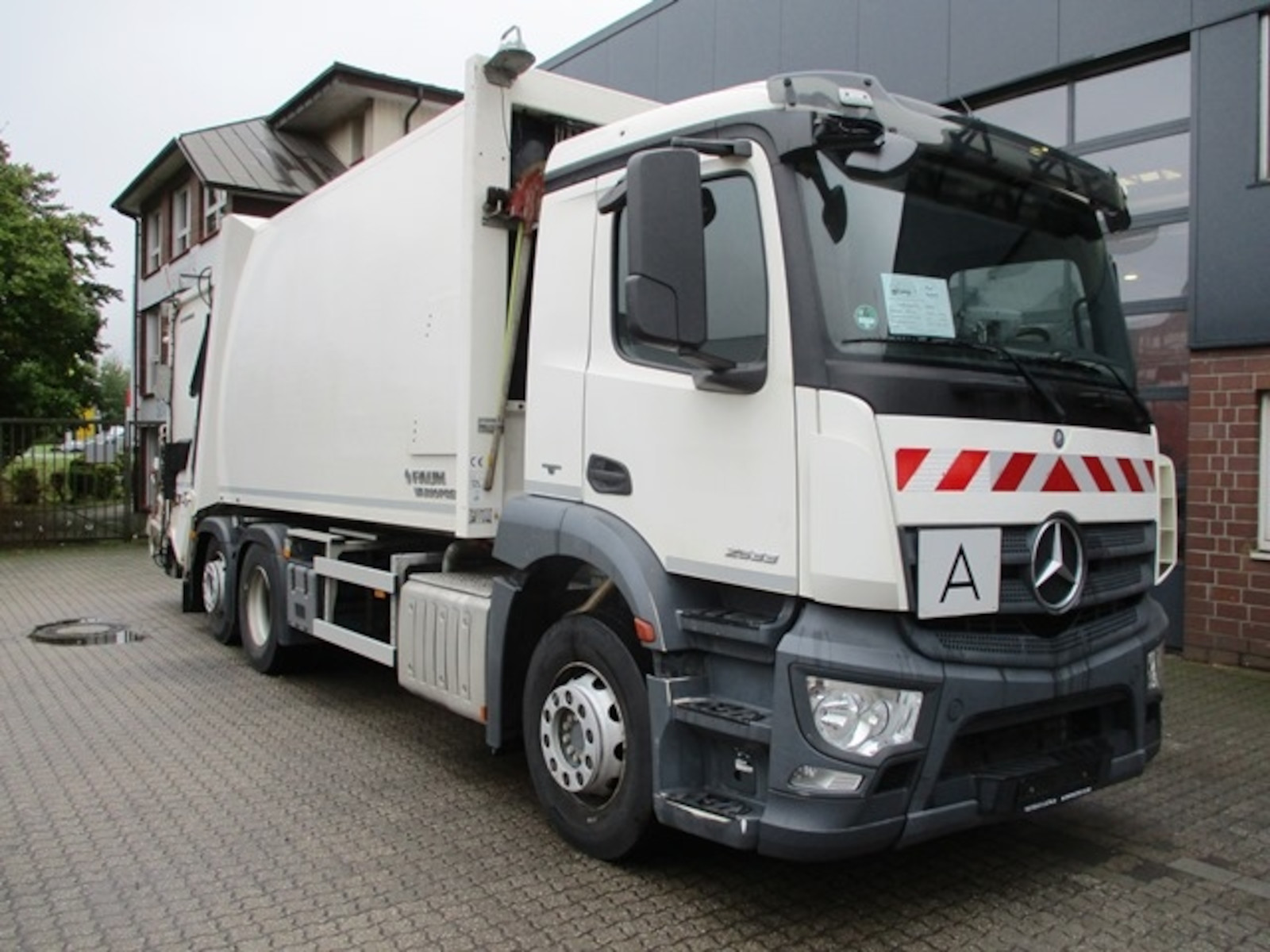 Mercedes-Benz 2533 Actros Faun Variopress II 526 Zöller 249