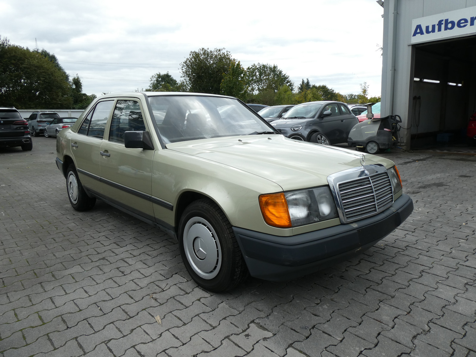 Mercedes-Benz E 230