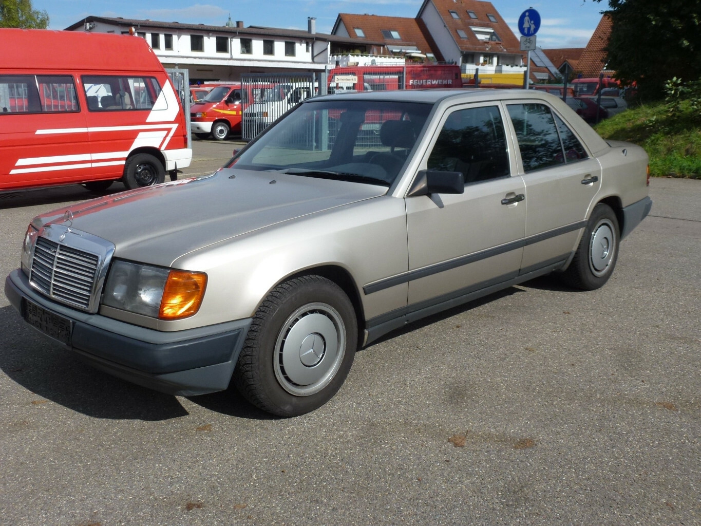 Mercedes-Benz 230