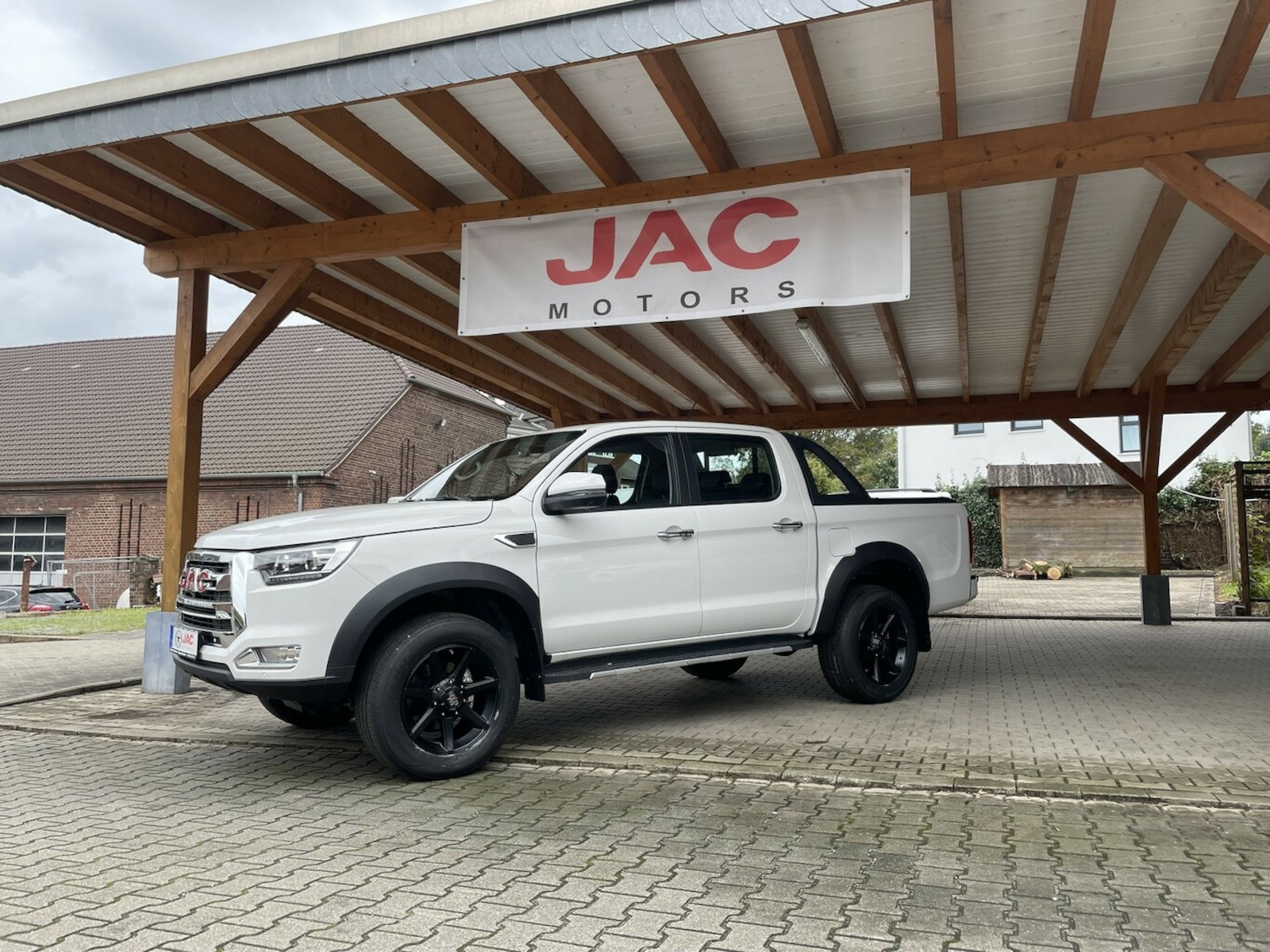 JAC T8