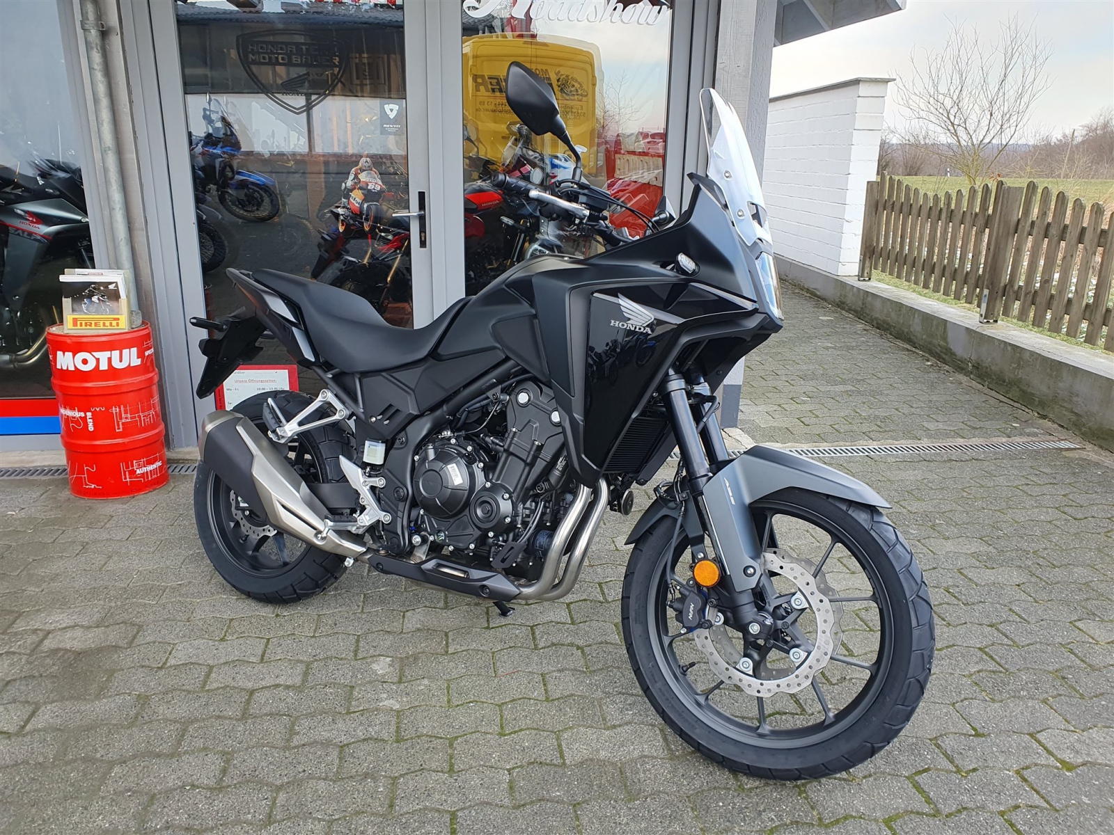 Honda NX500, in schwarz auf Lager