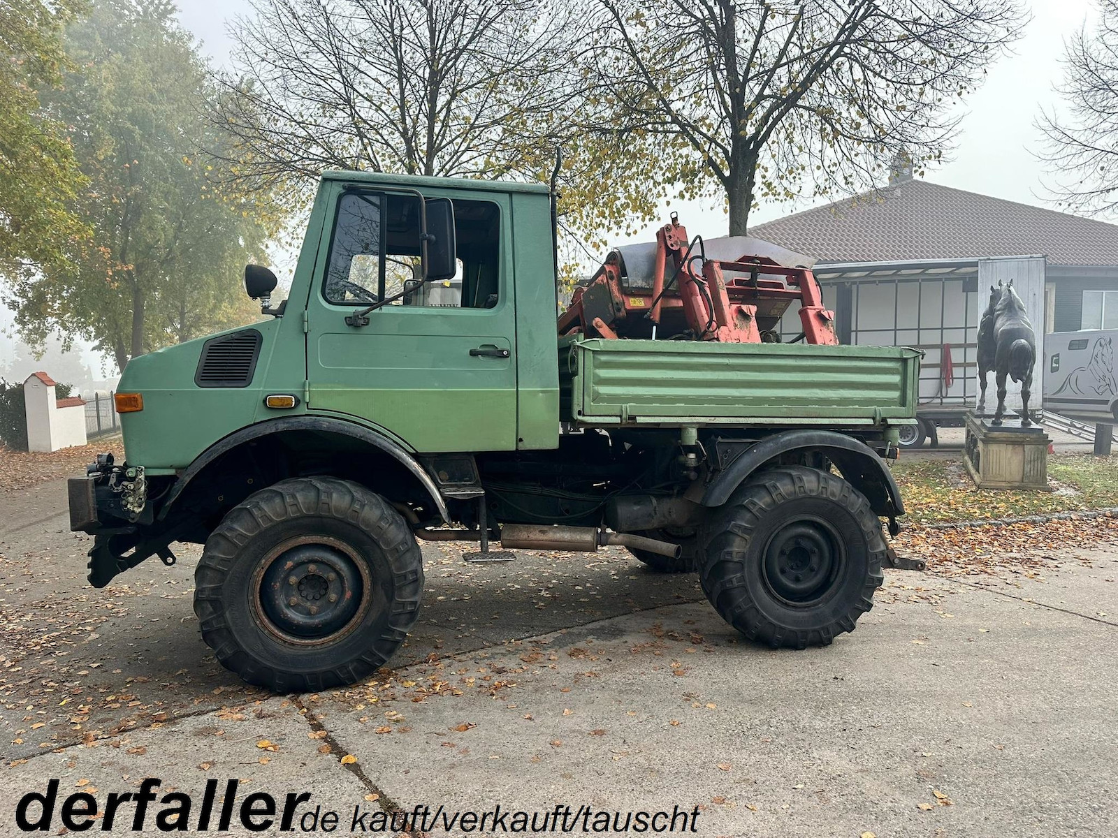 Mercedes-Benz Unimog U1000 mit Dücker Seitenmulcher